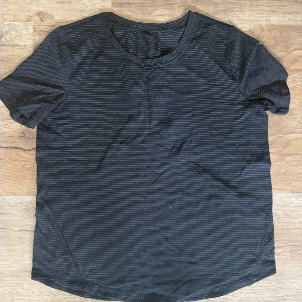 Lululemon black top. Unsure size likely a medium